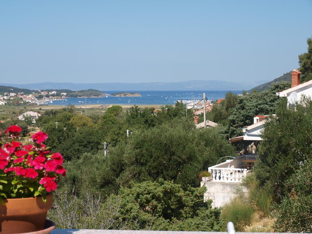 Apartments Dumicic Supetarska Draga Rum bild